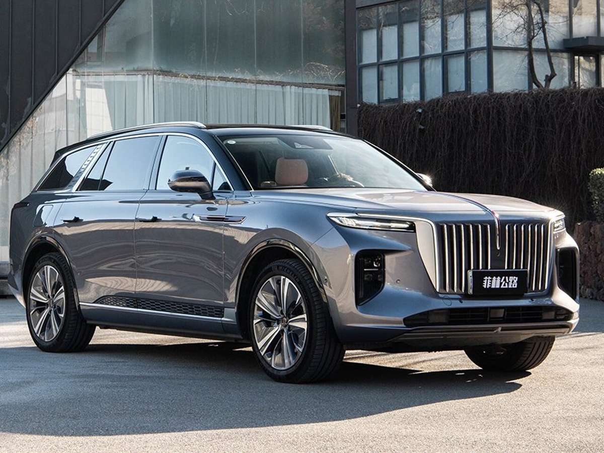 Переводится как «Красное Знамя»