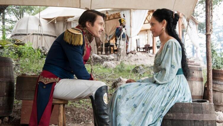    Эмили Уэст и Санта-Анна в сериале «Texas Rising» Кадр из сериала «Texas Rising», 2015 г.