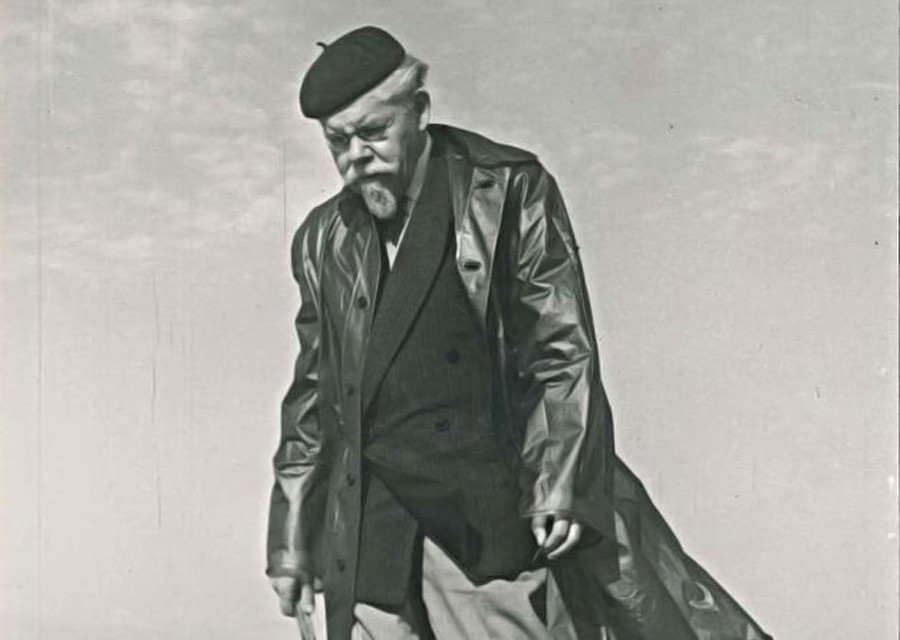 На фото: Сергей Иванович Ожегов на Рижском взморье. 1962 г.