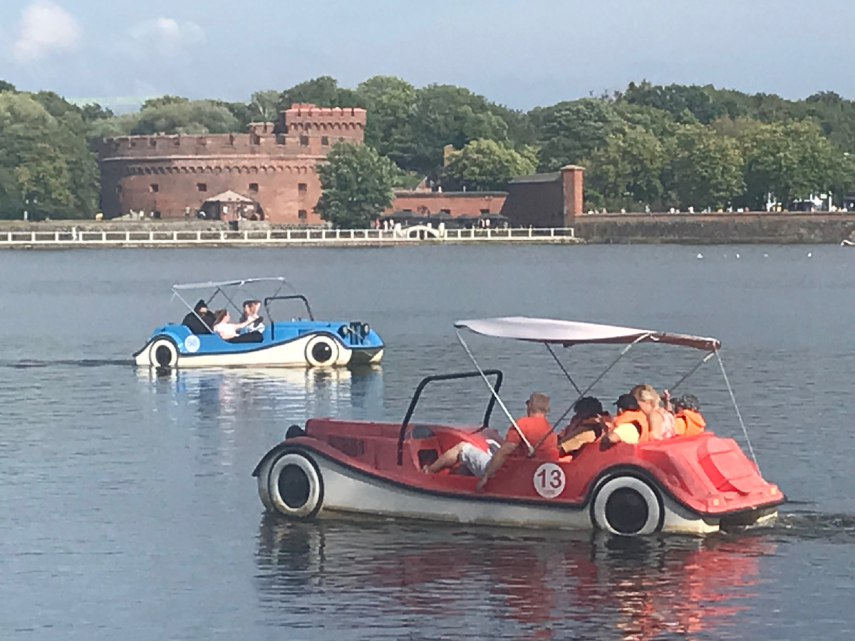 Водные прогулки на Верхнем пруду. Фото автора 