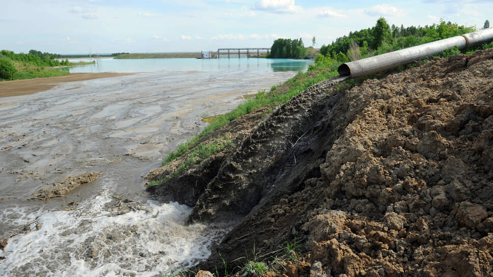 Основным источником загрязнения водоемов по-прежнему являются промышленные предприятия, обращают внимание эксперты.📷Фото: Влад Некрасов / Коммерсантъ