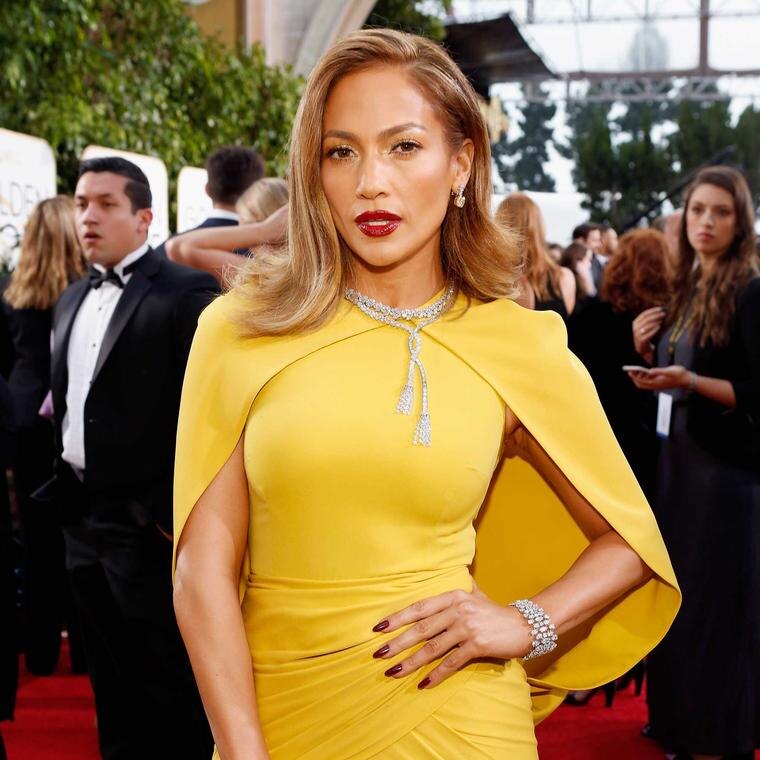 Дженнифер Лопес в бриллиантах Harry Winston в 200 карат, в том числе в каскадном бриллиантовом ожерелье и бриллиантовом ожерелье в виде венка.