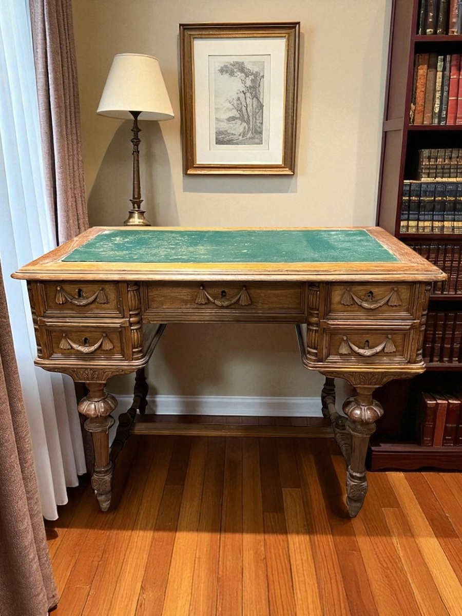 Старинный письаенный стол 19 век, Россия