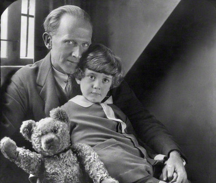Алан Милн с сыном Кристофером Робином