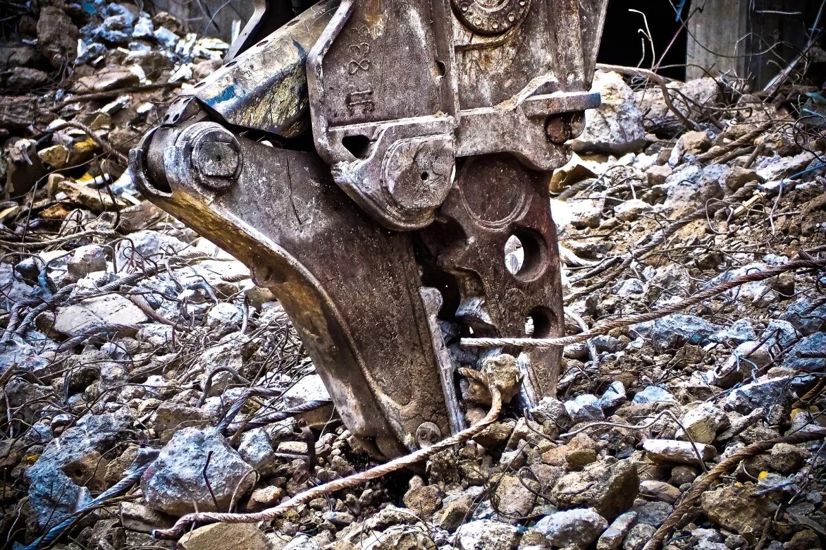    Сносят заброшенное здание легендарной нижегородской школы Автограда