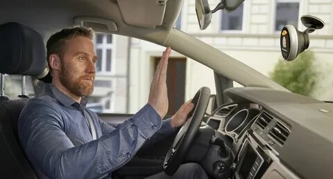 Правила дорожного движения — это священный текст, кодекс чести, высеченный на каменных скрижалях опытом и ошибками. Их учат, их сдают, им следуют. Но за черно-белым текстом ПДД простирается бескрайнее серое поле — поле человеческого взаимодействия. Здесь нет знаков и статей, здесь есть лишь тихий, едва уловимый диалог между теми, кто делит дорогу.