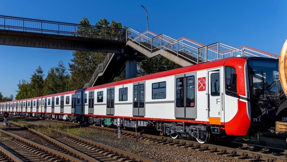    "Балтиец" для красной линии метро Петербурга. Автор фото: t.me/podzemnik_spb/transportSpb.com