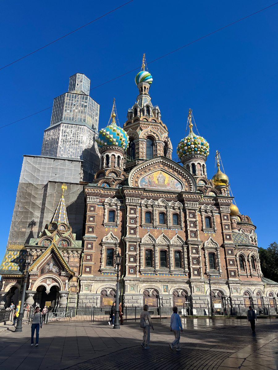 Храм был возведён по указу императора Александра III в 1883—1907 годах по совместному проекту архитектора Альфреда Парланда и архимандрита Игнатия (Малышева). Выполнен в русском стиле, несколько напоминает московский собор Покрова на Рву (Василия Блаженного)