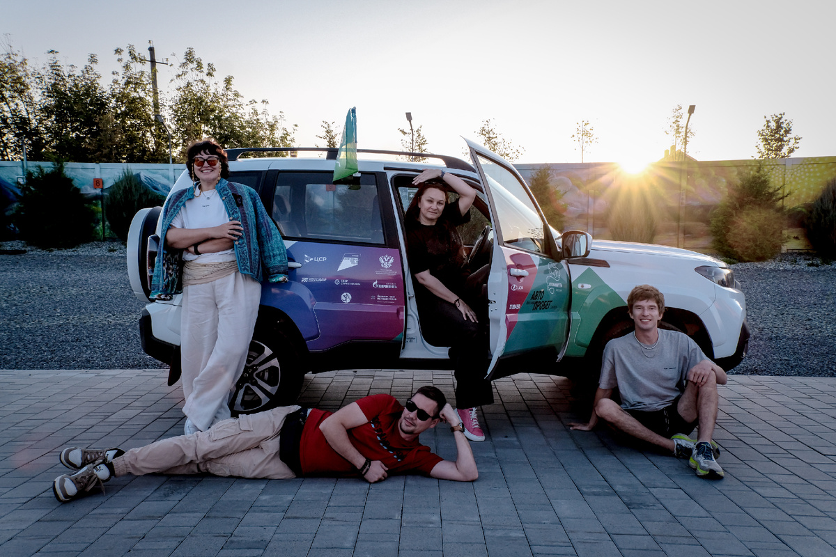 Наш прекрасный экипаж машины #10. Фото: Сергей Скоробогатов.