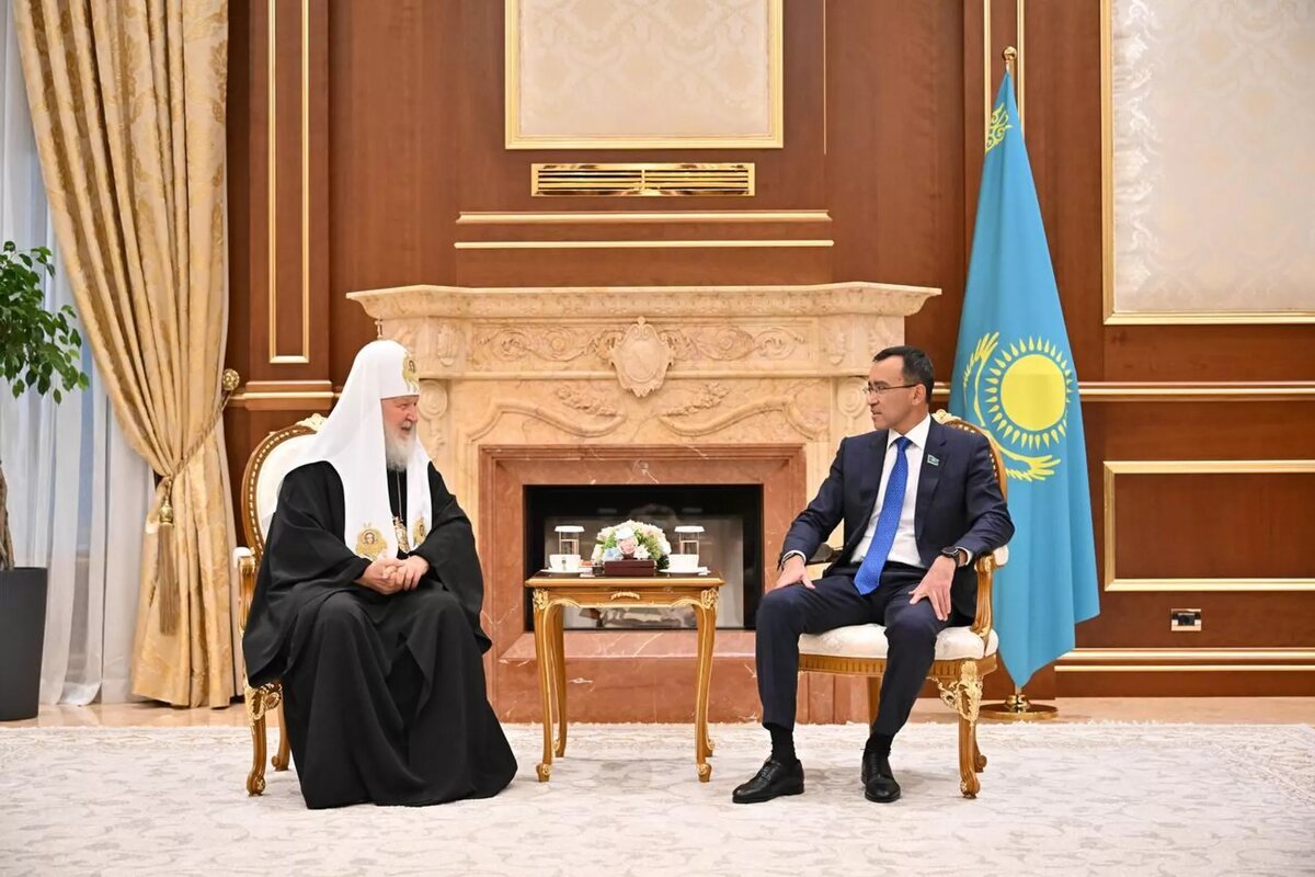 Спикер сената Маулен Ашимбаев встретил Патриарха Московского и всея Руси Кирилла © Photo : Пресс-служба сената парламента Кахзахстана