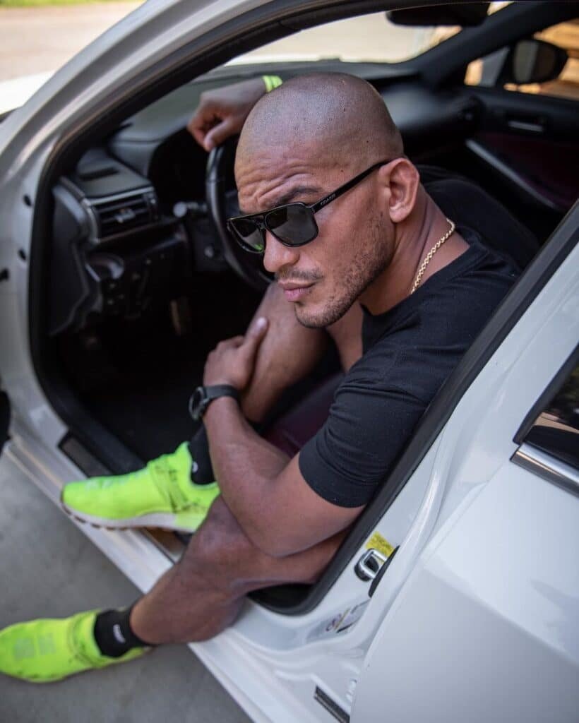 фото из полуоткрытых источников