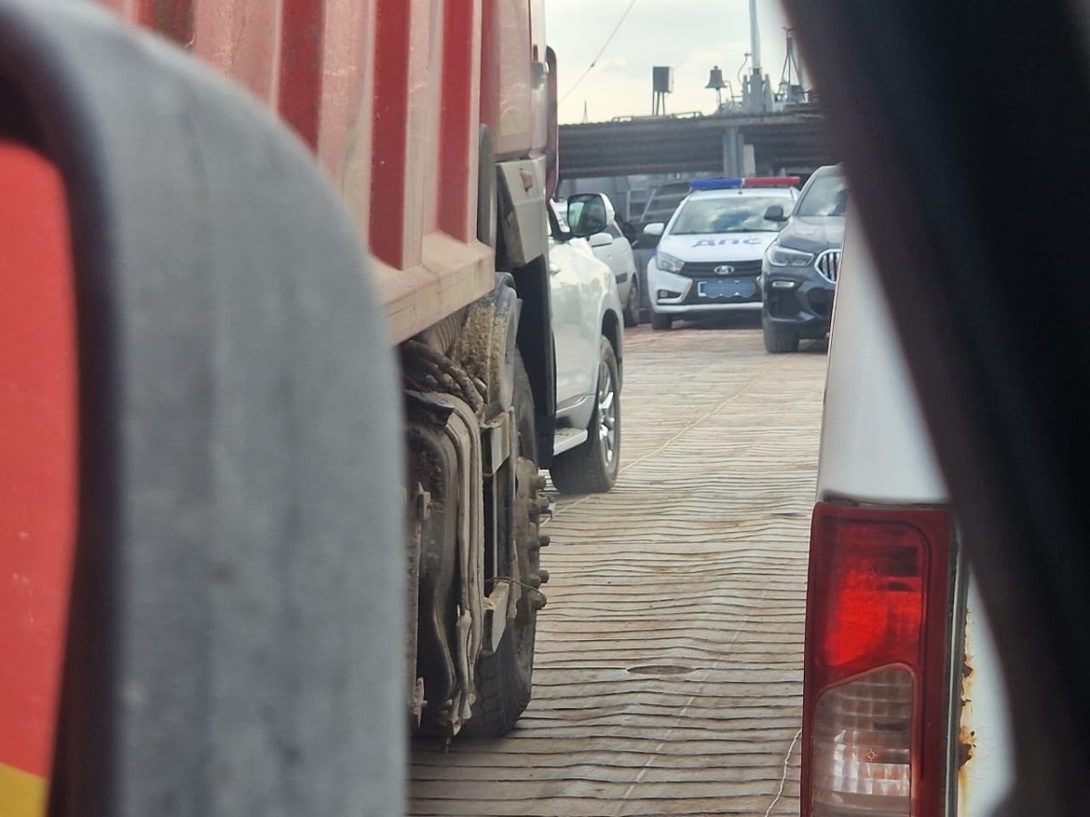    Вышли из машины и вас уже догоняет ДПС: может ли он требовать документы и как быть - автоюрист дал разъяснения