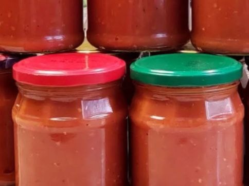 Невероятно ароматный базиликовый соус на зиму.Закрыла даже на подарки!Сколько не закрой все равно мало.