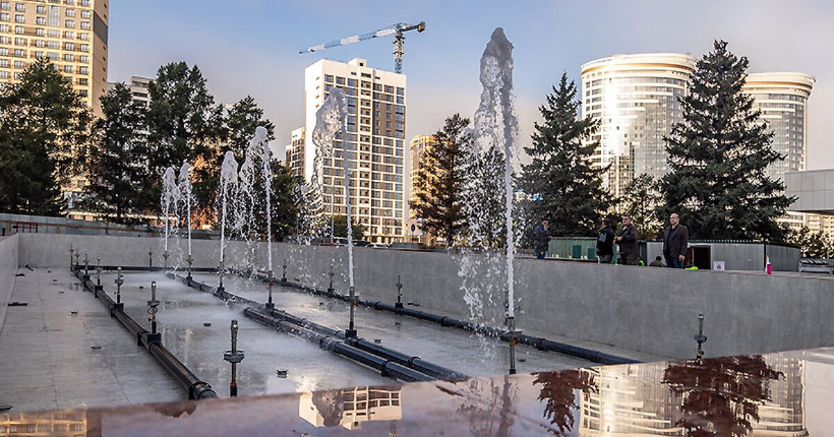 16 сентября состоялся тестовый запуск реконструированного фонтана.
