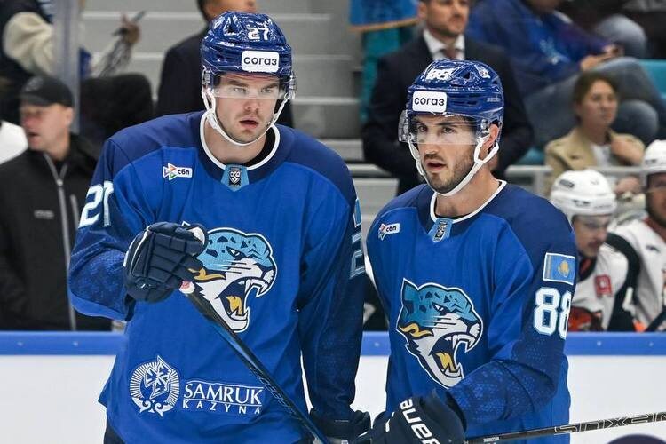    Майк Веккионе (слева) и Эмиль Галимов / фото: hcbarys.kz