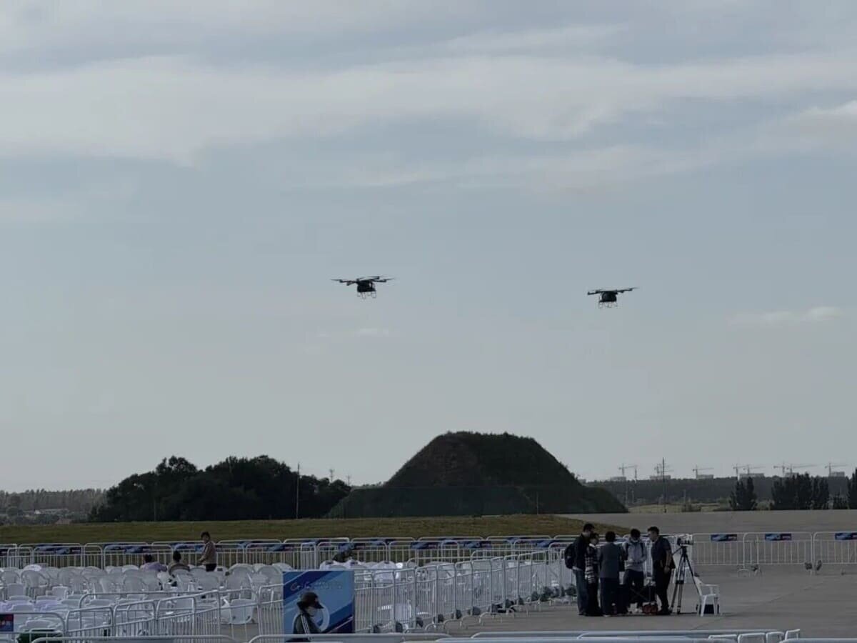    Пассажирские дроны Xpeng во время репетиции авиашоу в Чанчуне / © Guancha