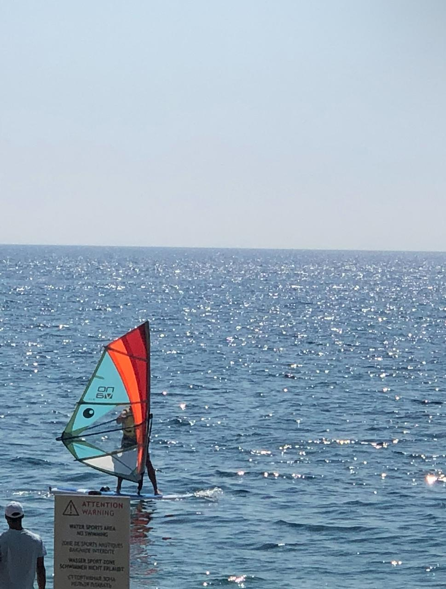 Занятие водными активными видами спорта подразумевает защиту во время и после. Даже если эти занятия круглый год и кожа, кажется, привыкает.