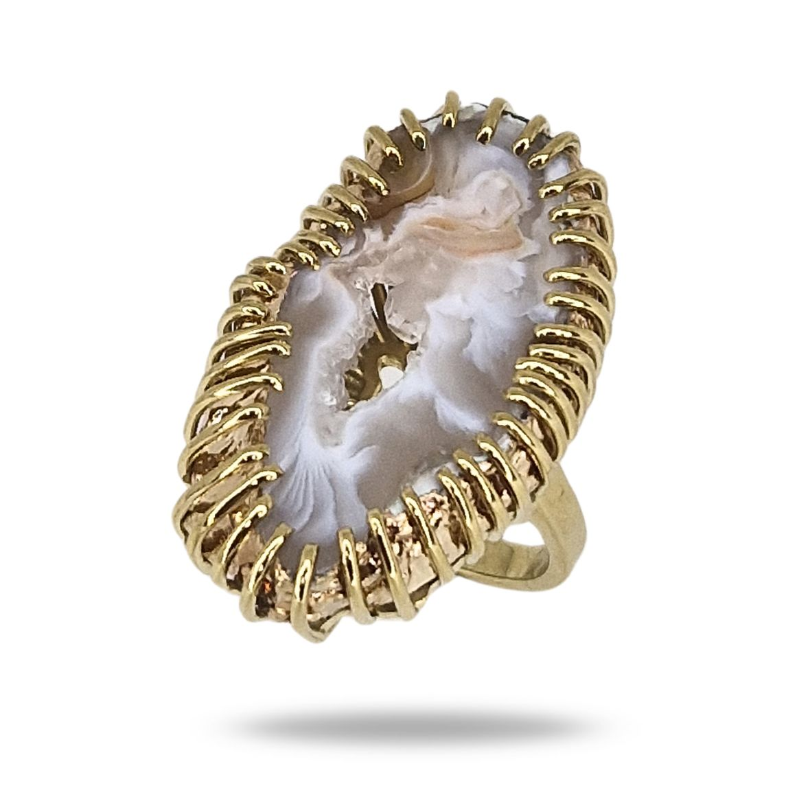 На фото: Кольцо «Врата Мироздания», агат, жеода, золото, серебро арт. 01010307