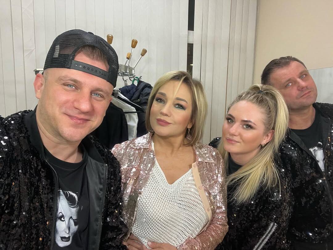 Татьяна Буланова с танцорами / фото из открытых источников 