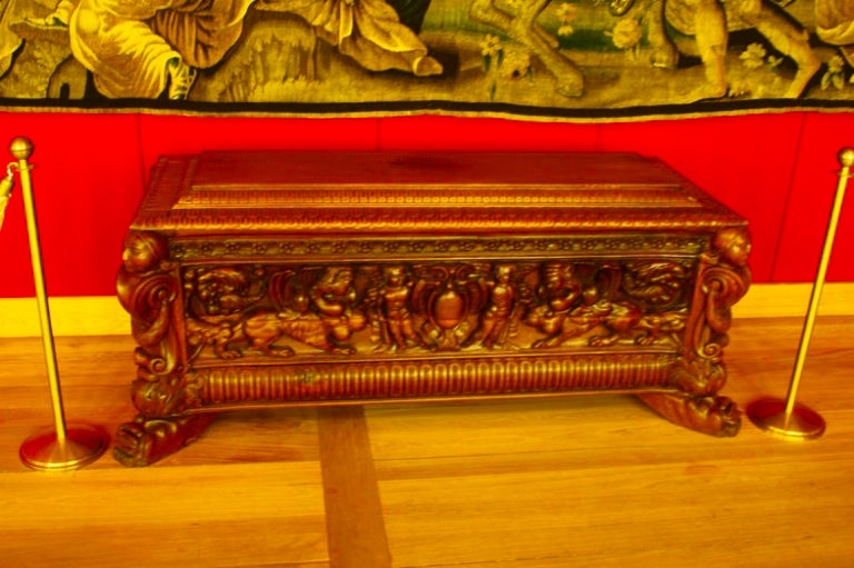 Сундук из дворца Алексея Михайловича в Коломенском 