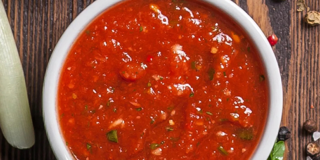 Как приготовить вкусную аджику Огонёк? Любите по острей? Простой и вкусный рецепт домашний аджики.