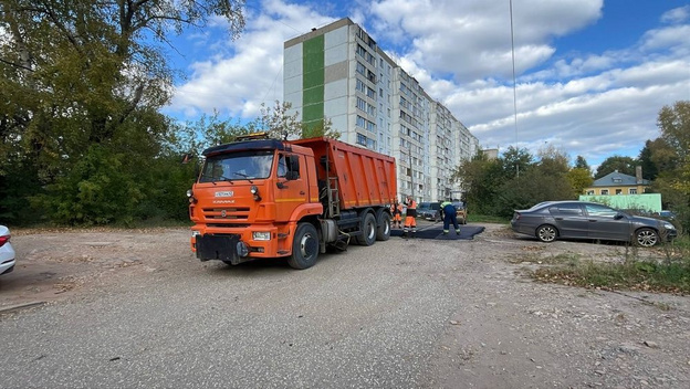    В Кирове ремонтируют дороги на Солнечной и Челюскинцев