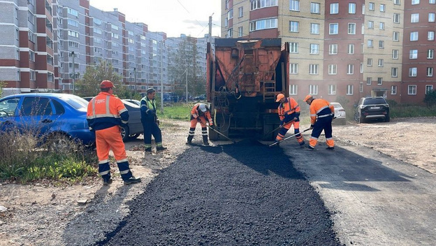    В Кирове ремонтируют дороги на Солнечной и Челюскинцев