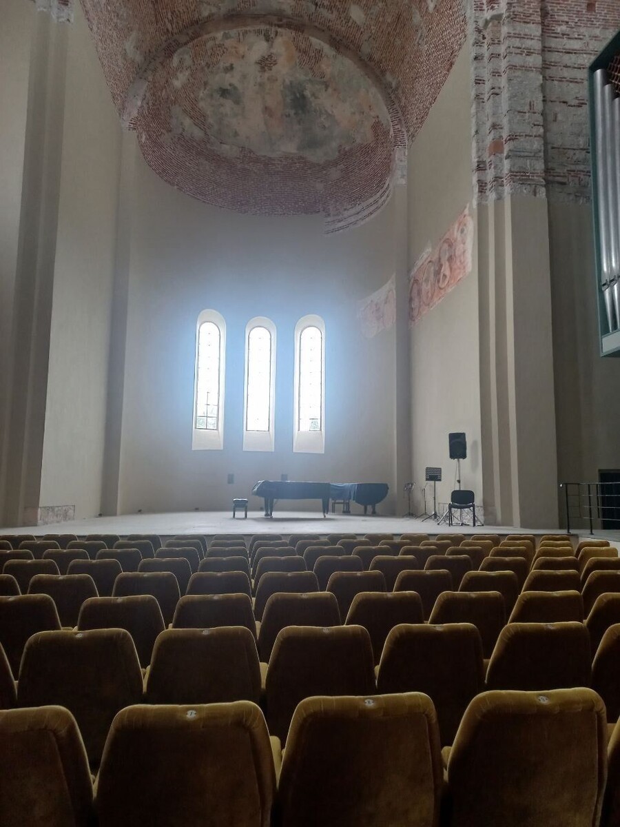    Патриарший собор в честь Андрея Первозванного в Пицунде. Источник: Олеся Веселкова / "Толк"