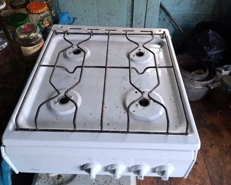 Полицейские изъяли плиту у соседа подозреваемого