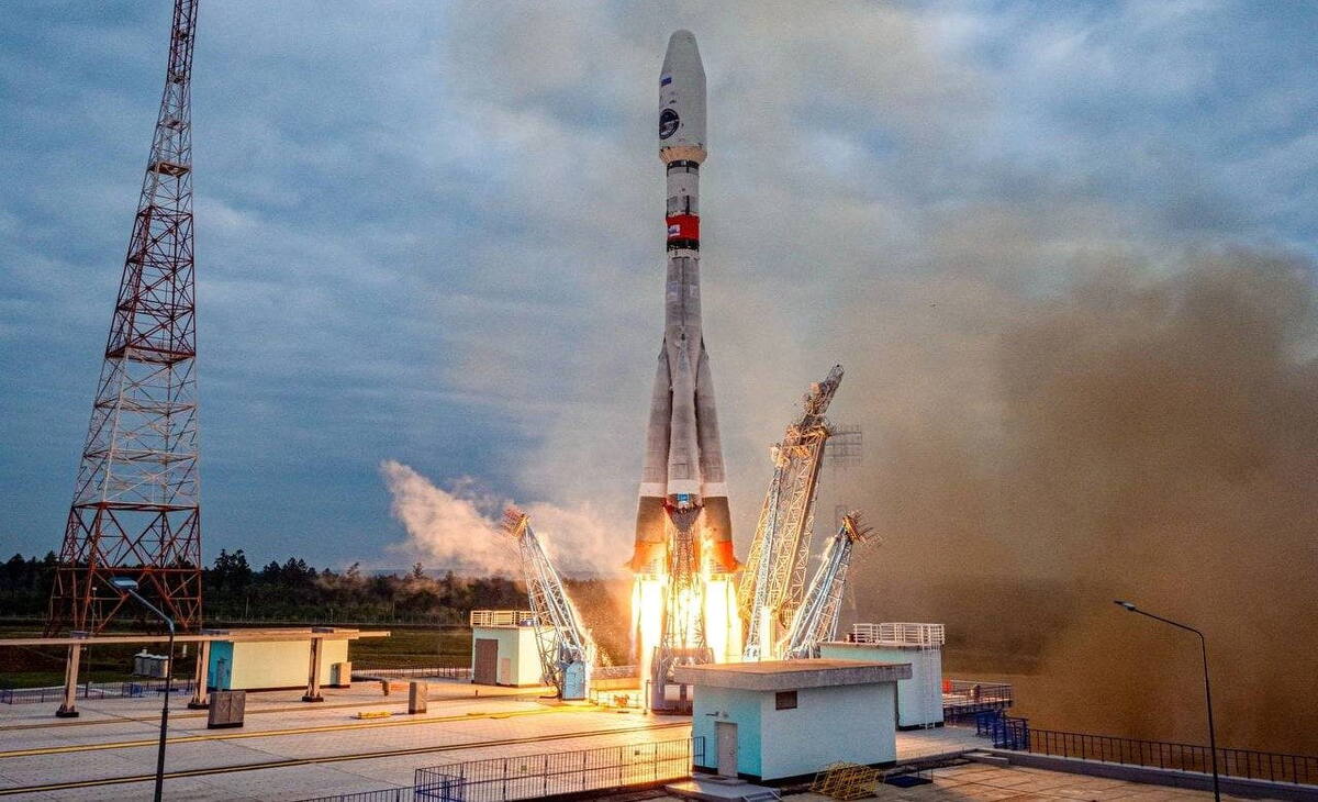   ракета-носитель «Союз-2.1б» с разгонным блоком «Фрегат» для доставки станции «Луна-25» к спутнику Земли