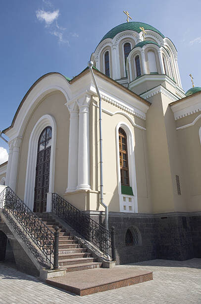 Эта церковь относится к Успенской Тихоновой пустыни — монастырь есть такой в Калужской области. И в этом монастыре был свой старец!…