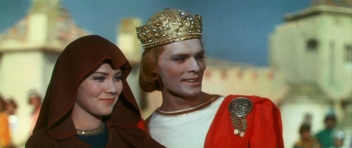 Кадр из экранизации 1966 года. За спиной главных героев видны мощные оборонительные сооружения.