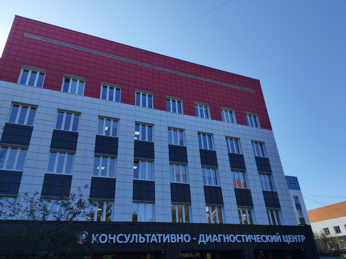 Здание КДЦ НОДКБ на ул. Ванеева, д. 211. Фото мое