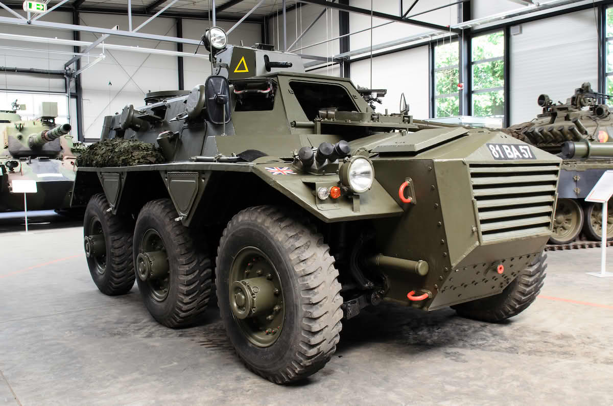 Британский БТР «Сарацин»