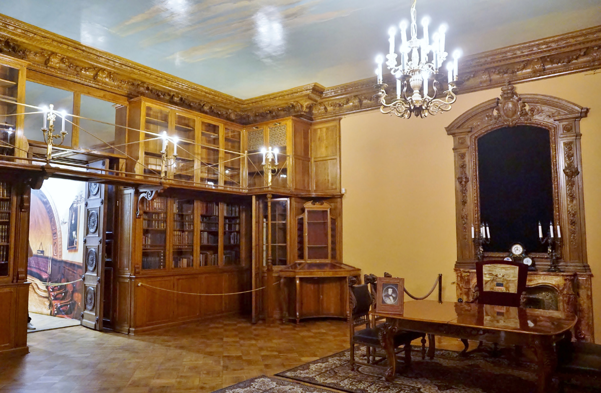 Кабинет князя Юсупова. Фото автора.