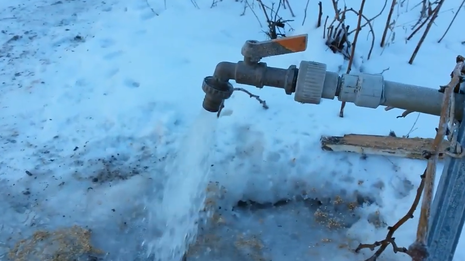 Мой уличный водопровод работает даже в сильные морозы