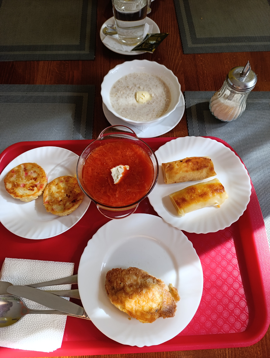 Здесь примерно на 800 рублей. 