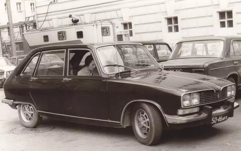 Renault 16 в Москве во времена СССР. Во Франции модель выпускали в 1965–1980 гг. с моторами 1,4–1,7 л мощностью 59–93 л.с.