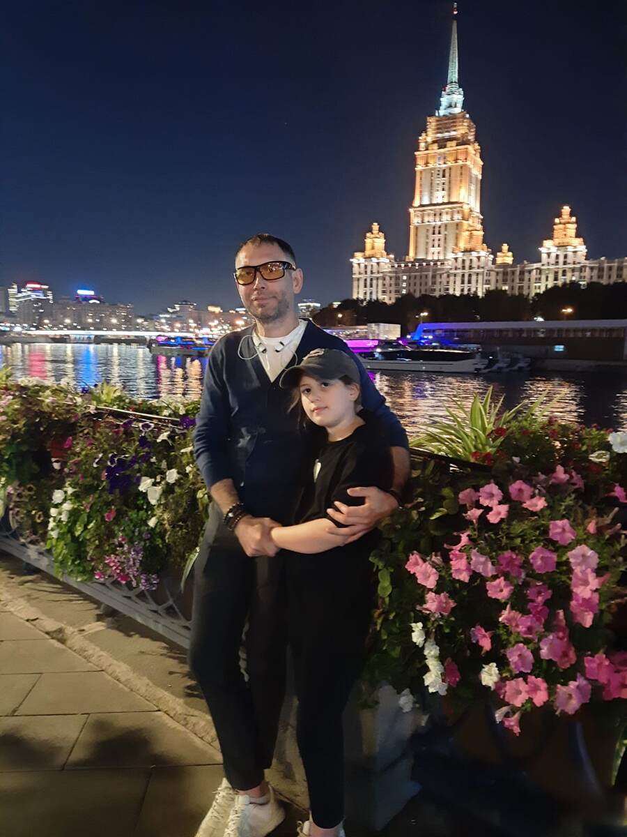 моя дочь Соня с папой на вечерней прогулке по Москве
