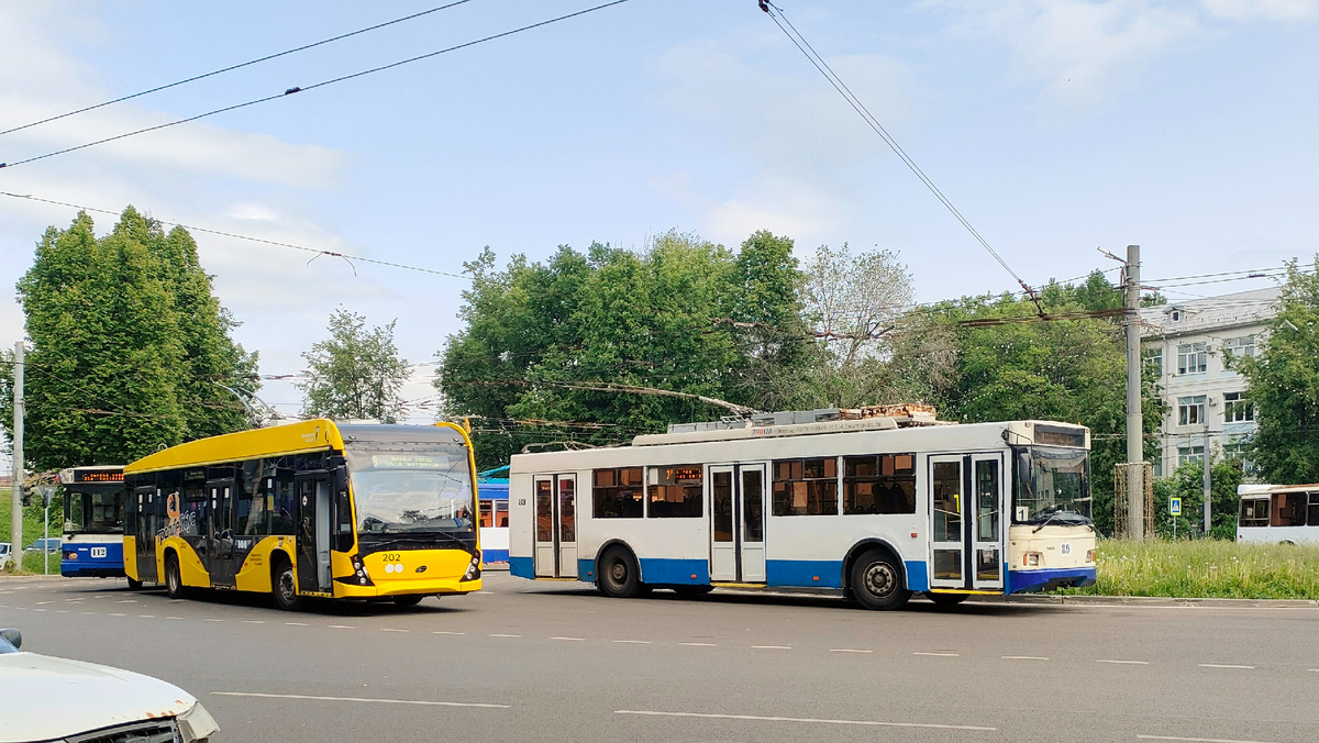 к/ст "Шинный завод", троллейбусы ВМЗ-5298.01 "Авангард", маршрут № 9 и ТролЗа-5275.07 "Оптима", маршрут № 1