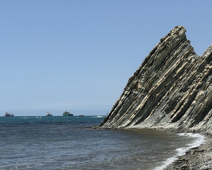 Скала Утюг —> 