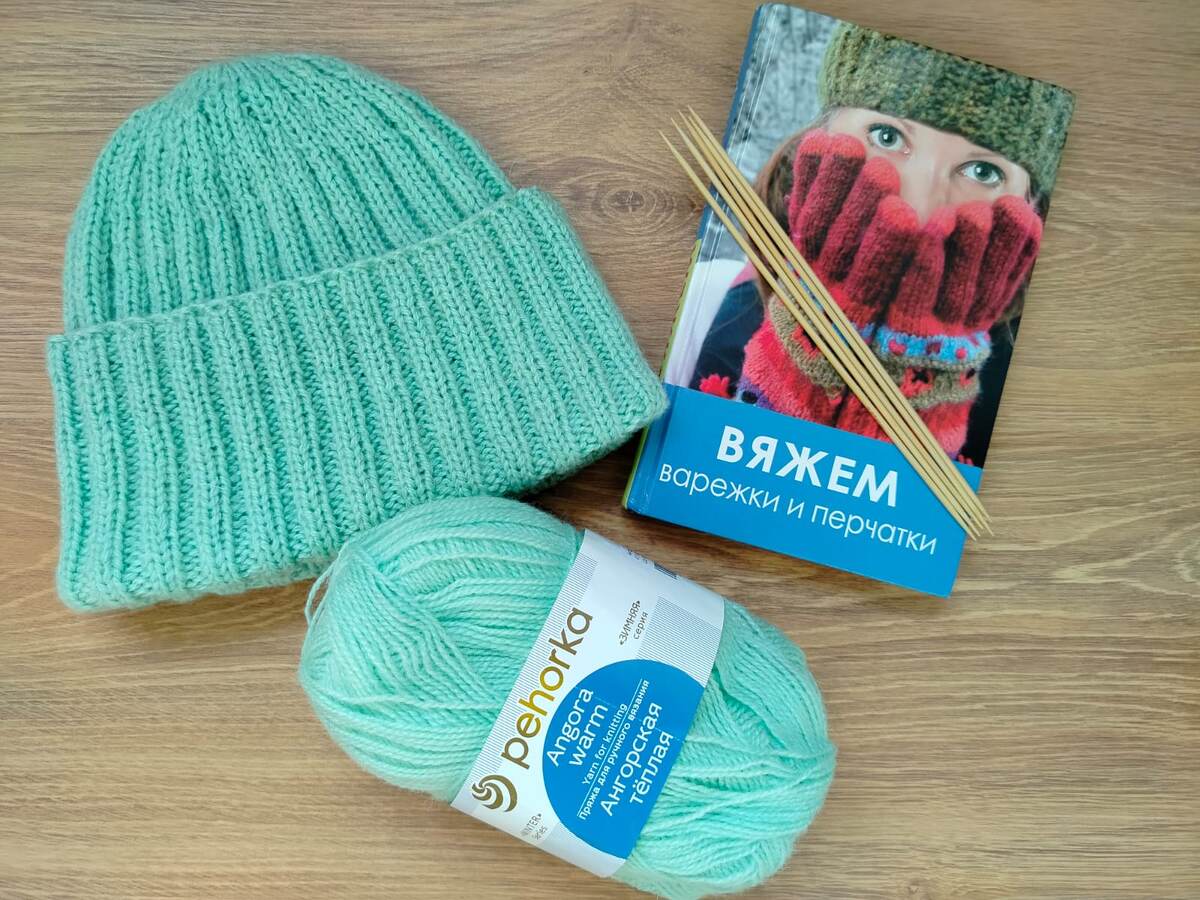 Первым проектом будут перчатки. Пряжа "Ангорская тёплая", спицы #2-2,5.