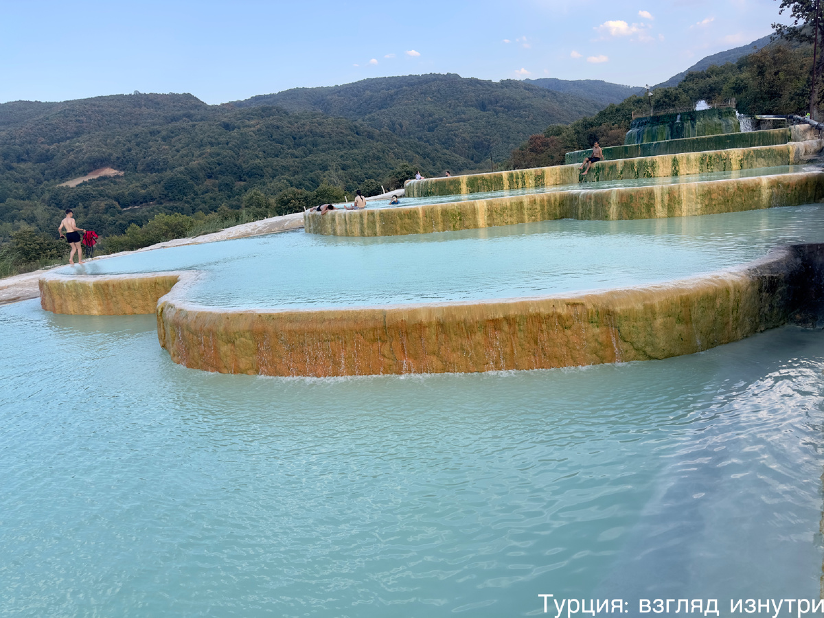 Травертины Куршунлу в районе Инегёль города Бурса