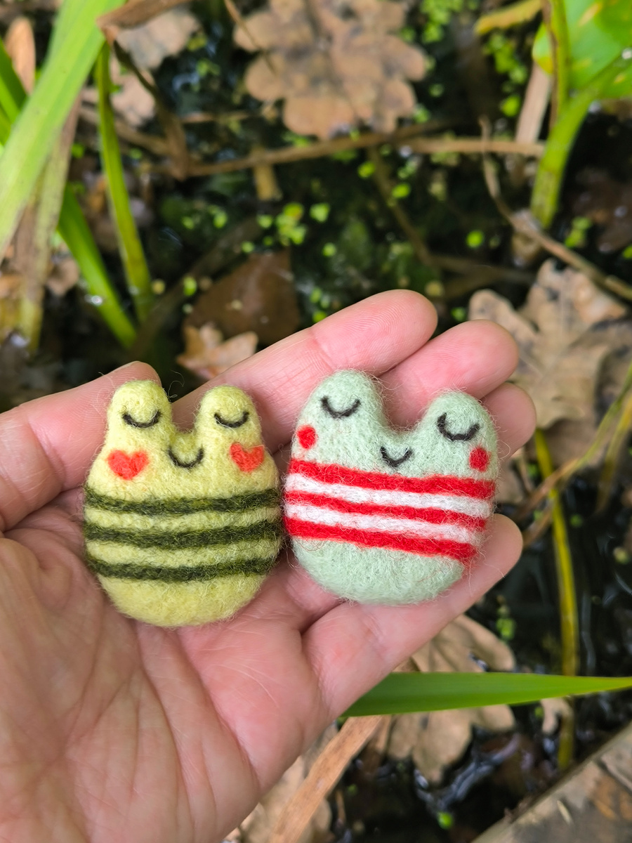 В августе я валяла очень много лягушек) 