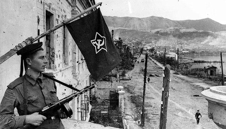 В освобождённом Новороссийске. Сентябрь 1943 г. Источник: https://history.milportal.ru/