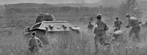 Десантники при поддержке танковых войск прорывают оборону противника. Источник: pobeda.elar.ru.