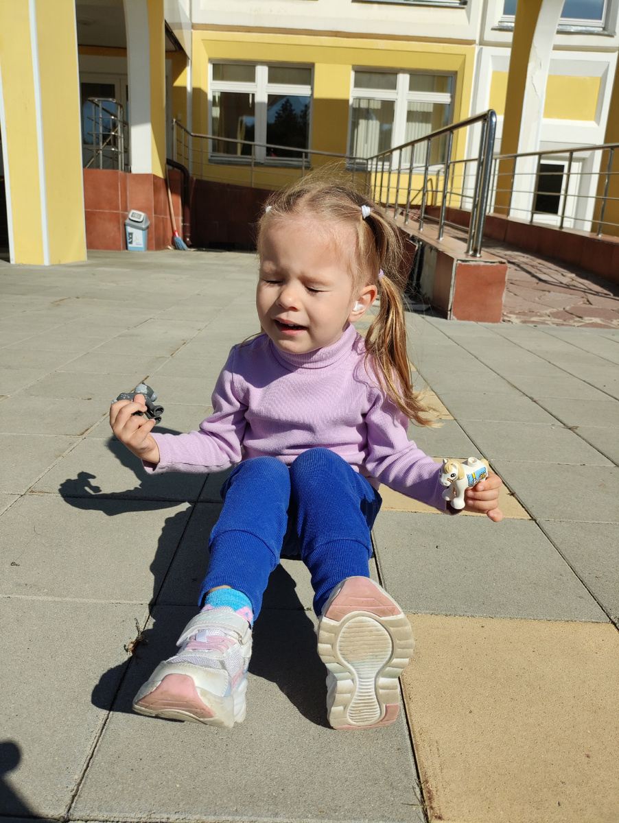 На больничном продолжали таскать теперь уже в школу🤣