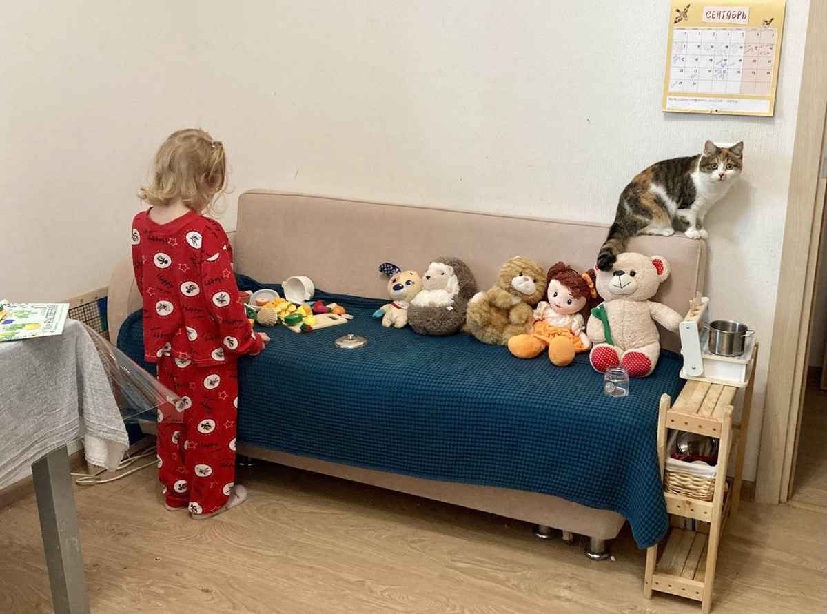 Мы с Алисой обе варим суп, только у каждой он свой. =))