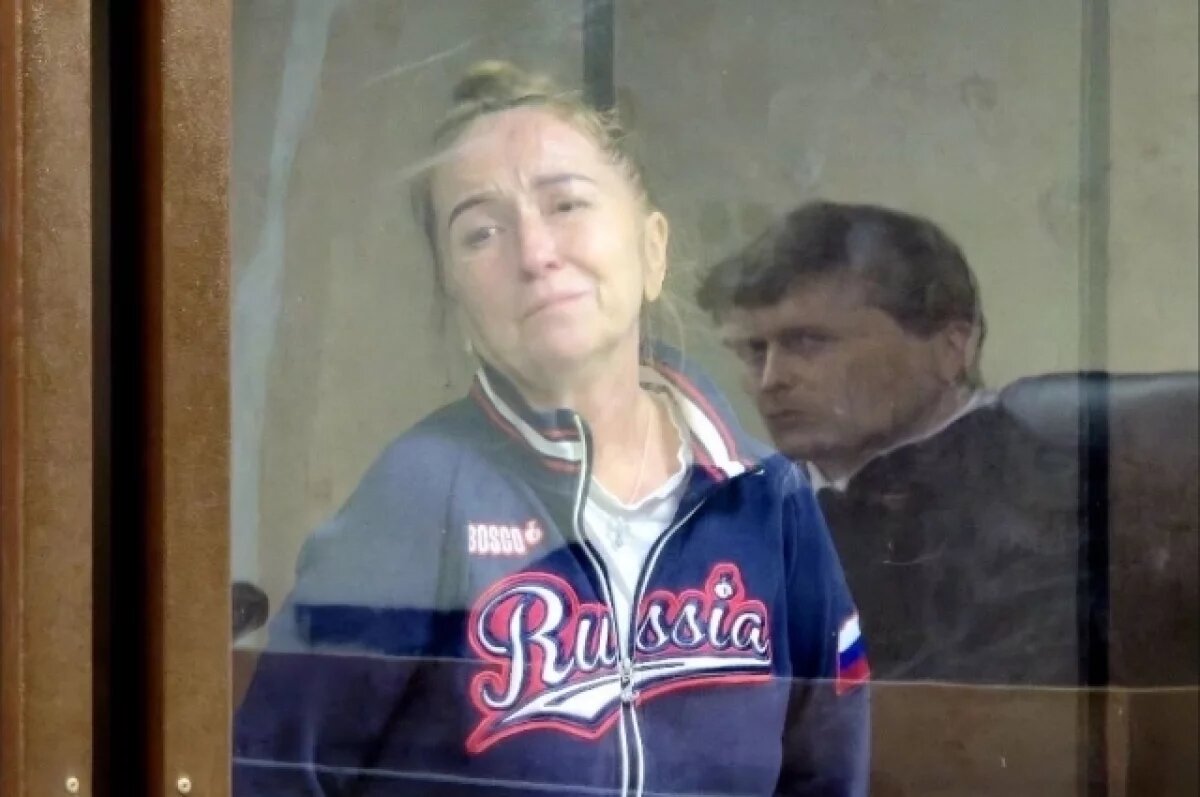    Во время последнего слова подсудимая расплакалась.