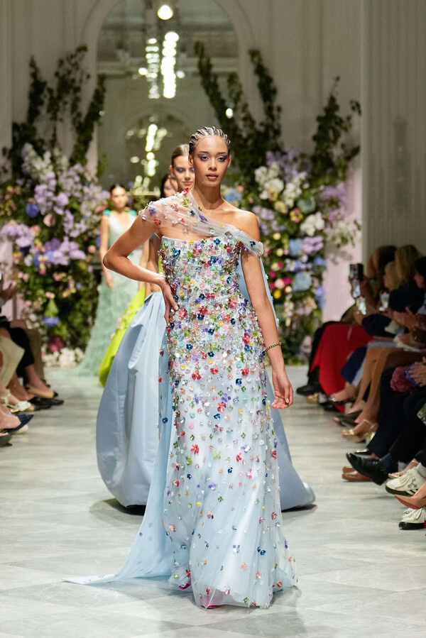 Показ коллекции Nardos Весна-Лето 2026 на Неделе моды в Нью-Йорке SS26 (16 сентября 2025 г.).